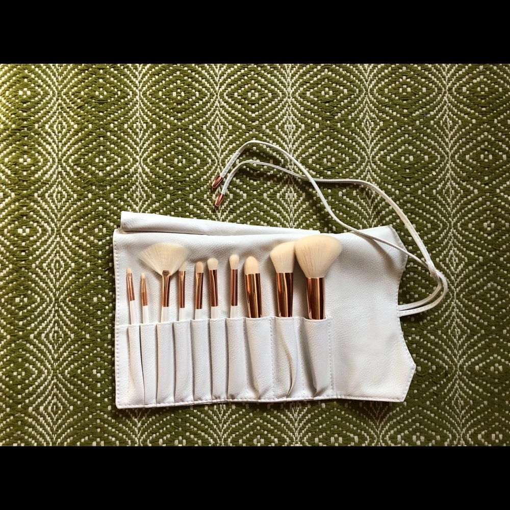 Makeup brush set- brand new